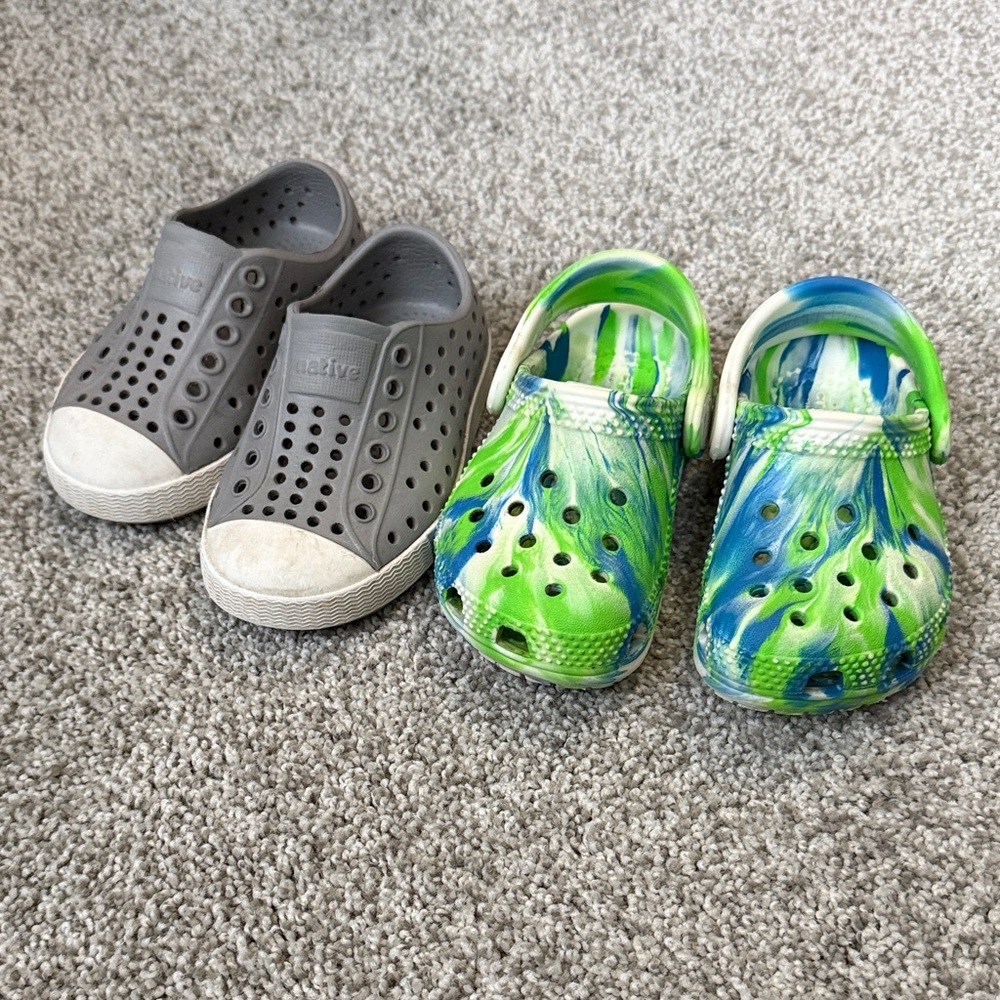 Bundle of toddler shoes size 5